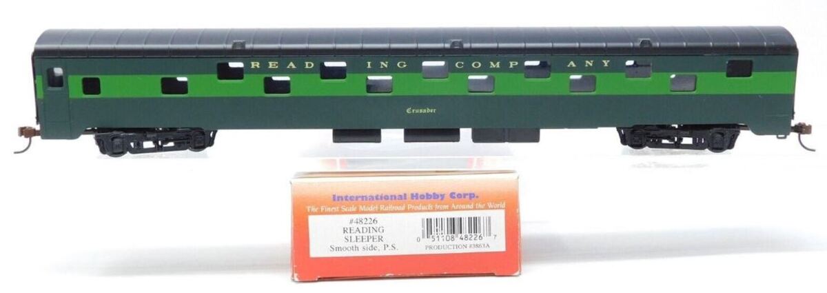 IHC 48226 HO Scale Reading Smooth Side Sleeper 