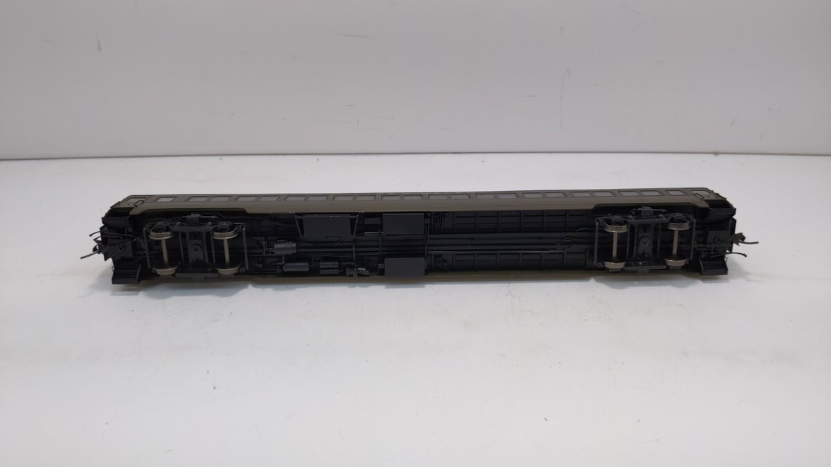 Rapido Trains 109024 HO New Haven 10-Window Coach No # (Pullman Green)