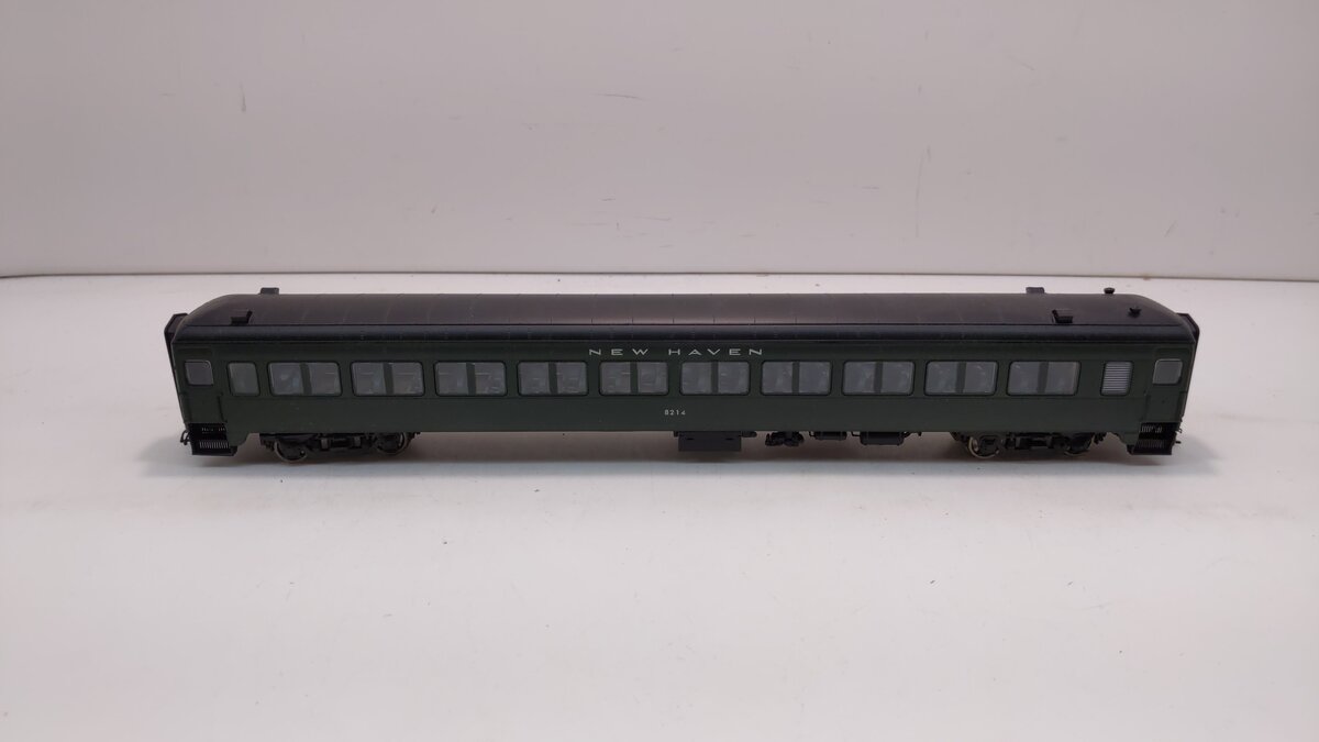 Rapido Trains 109028 HO New Haven 10-Window Coach #8214