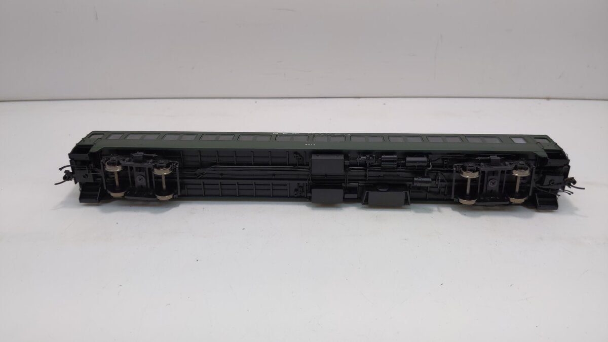 Rapido Trains 109028 HO New Haven 10-Window Coach #8214