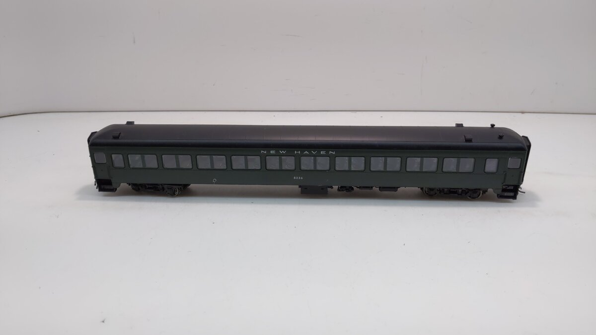 Rapido Trains 109029 HO New Haven 10-Window Coach #8236
