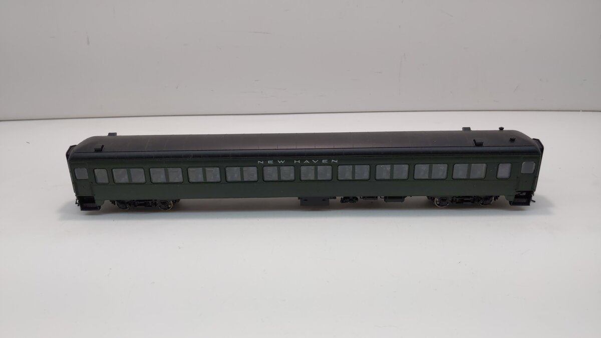 Rapido Trains 109030 HO New Haven 10-Window Coach No Number