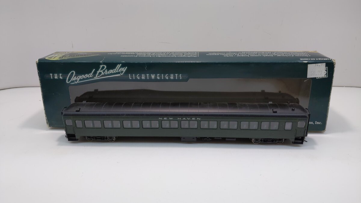 Rapido Trains 109030 HO New Haven 10-Window Coach No Number