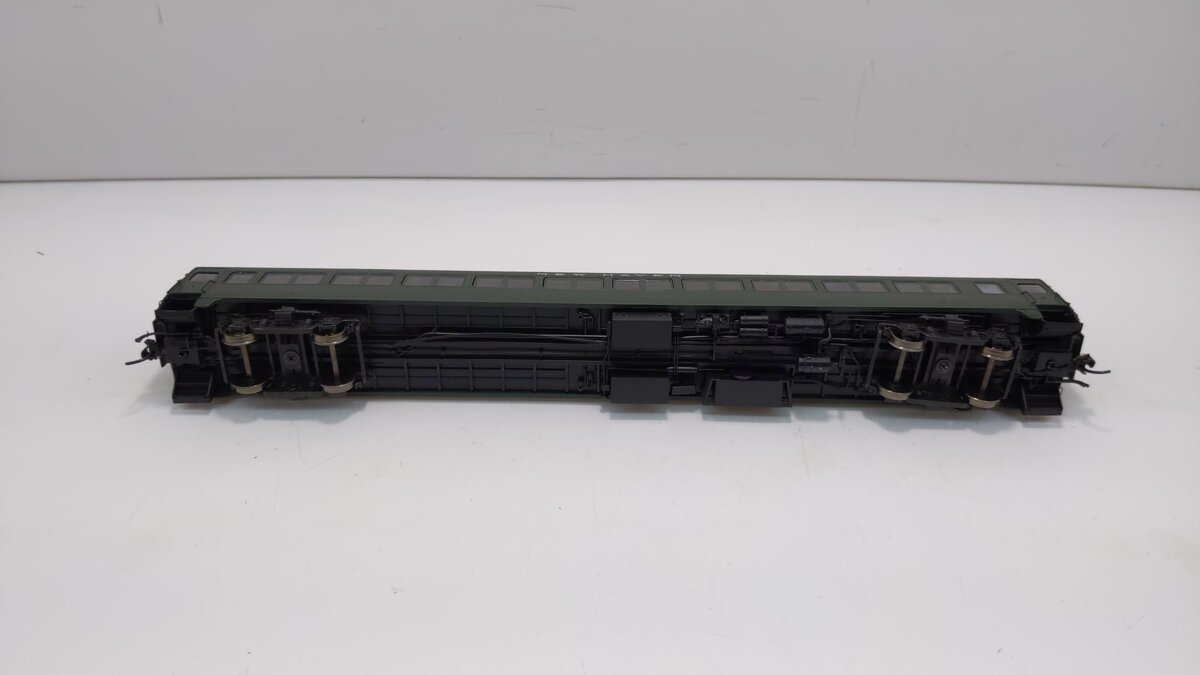 Rapido Trains 109030 HO New Haven 10-Window Coach No Number