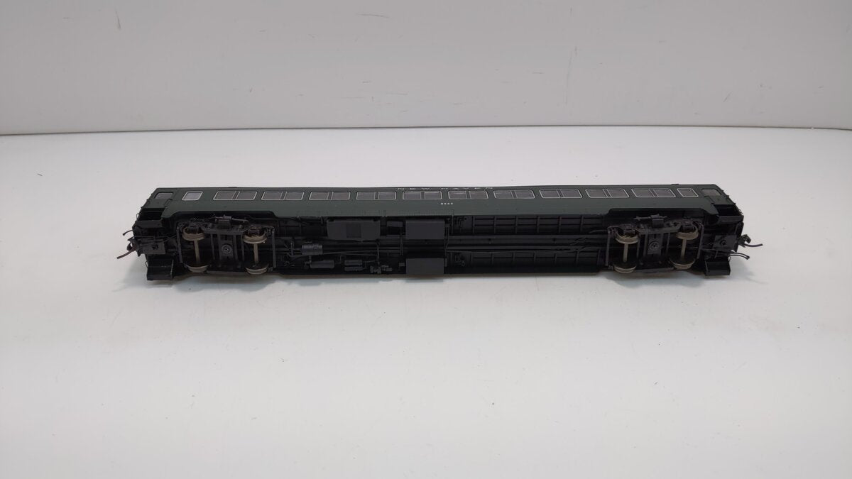 Rapido Trains 109016 HO New Haven 10-Window Phase II Coach #8265