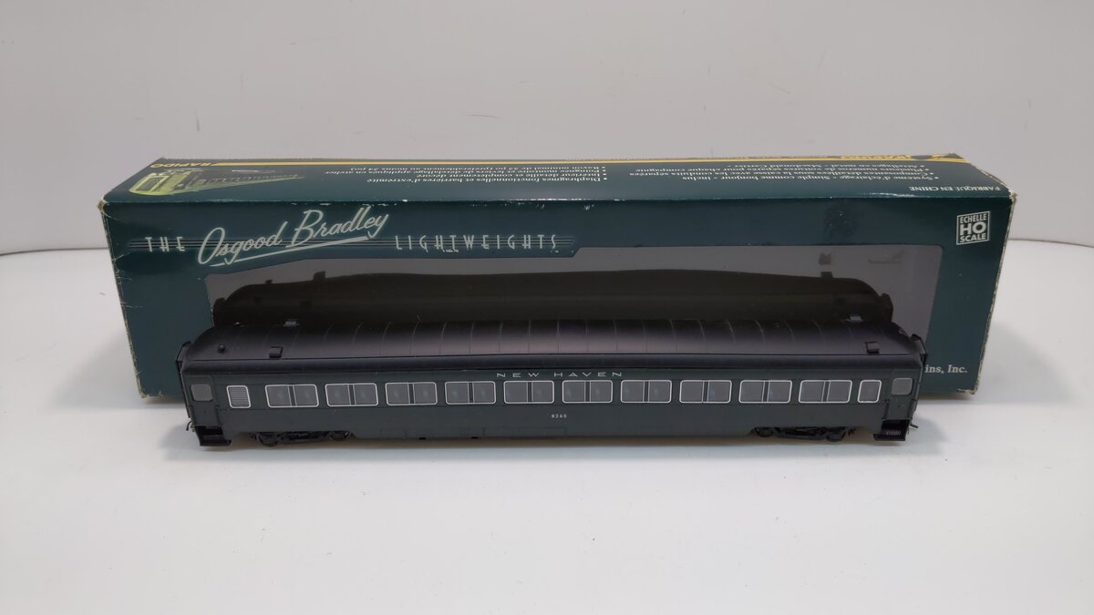Rapido Trains 109016 HO New Haven 10-Window Phase II Coach #8265