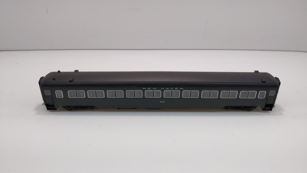Rapido Trains 109016 HO New Haven 10-Window Phase II Coach #8265