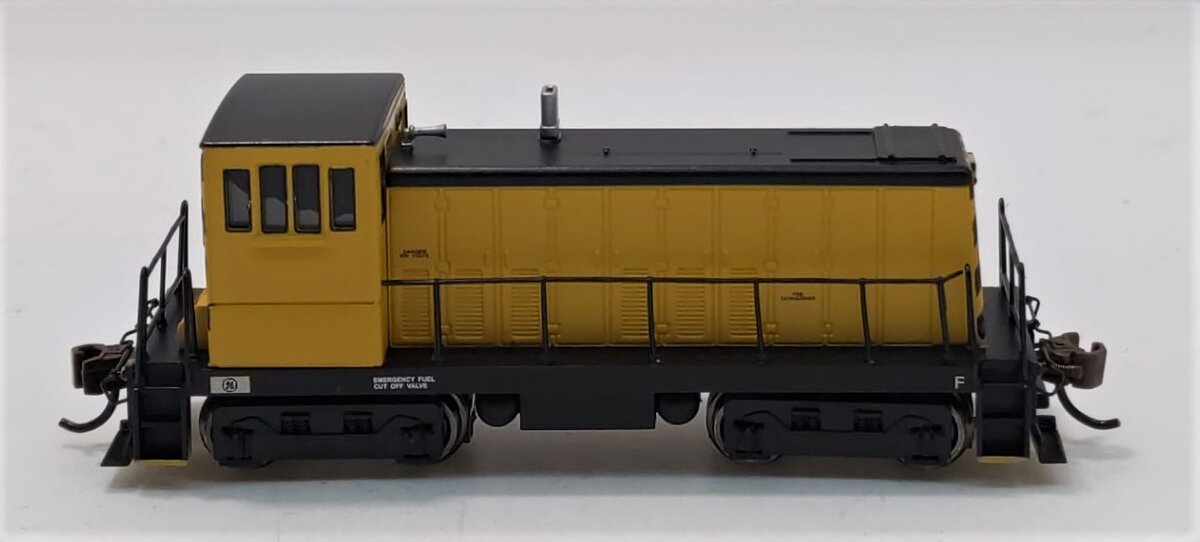 Bachmann 82054 N Unlettered, Painted GE 70 Ton Diesel Locomotive w/DCC