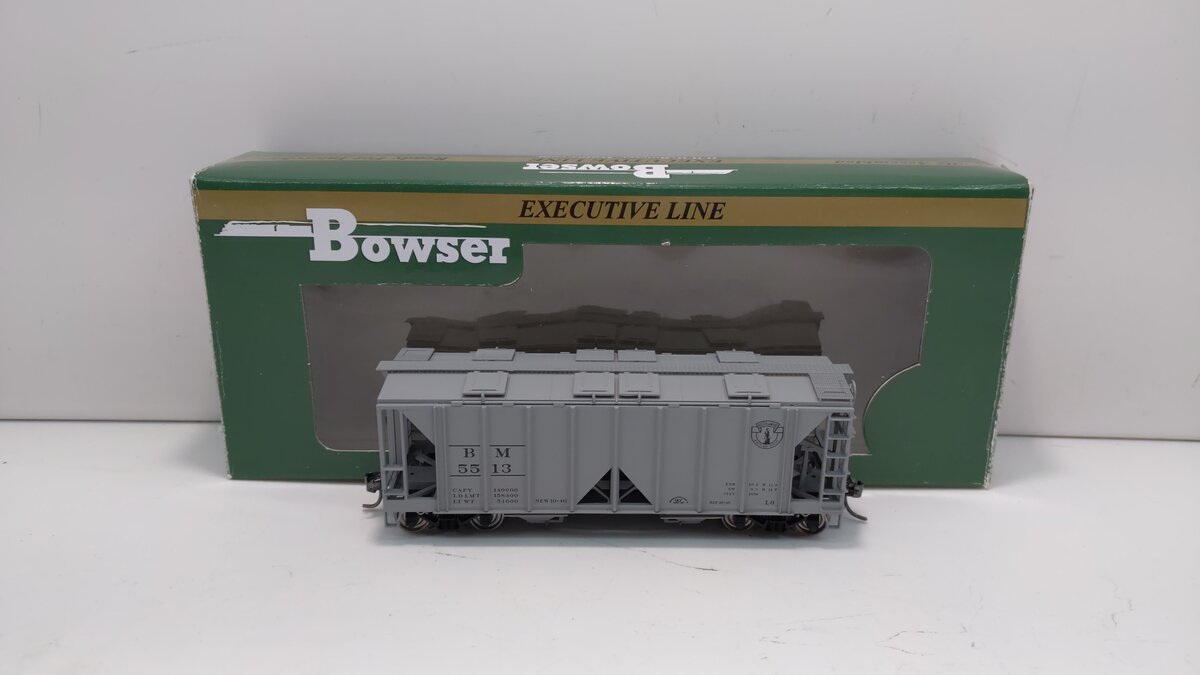 Bowser 40930 HO Boston & Maine 70-Ton 2-Bay Covered Hopper #5513