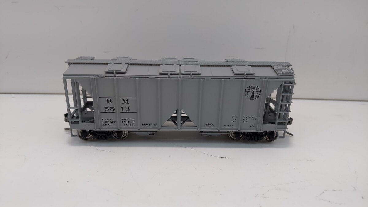 Bowser 40930 HO Boston & Maine 70-Ton 2-Bay Covered Hopper #5513