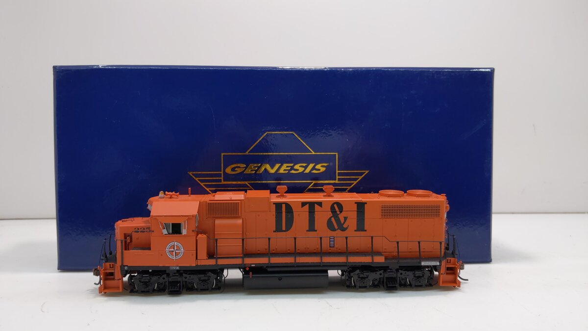 Athearn G65414 HO DT&I GP38-2 Phase 1a Diesel Locomotive w/DCC & Sound #225