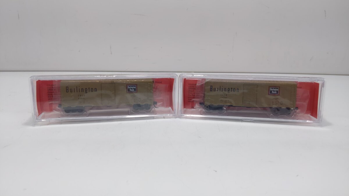 Deluxe Innovations 130702 N CB&Q 1944 AAR 40' Boxcar (Set of 2)