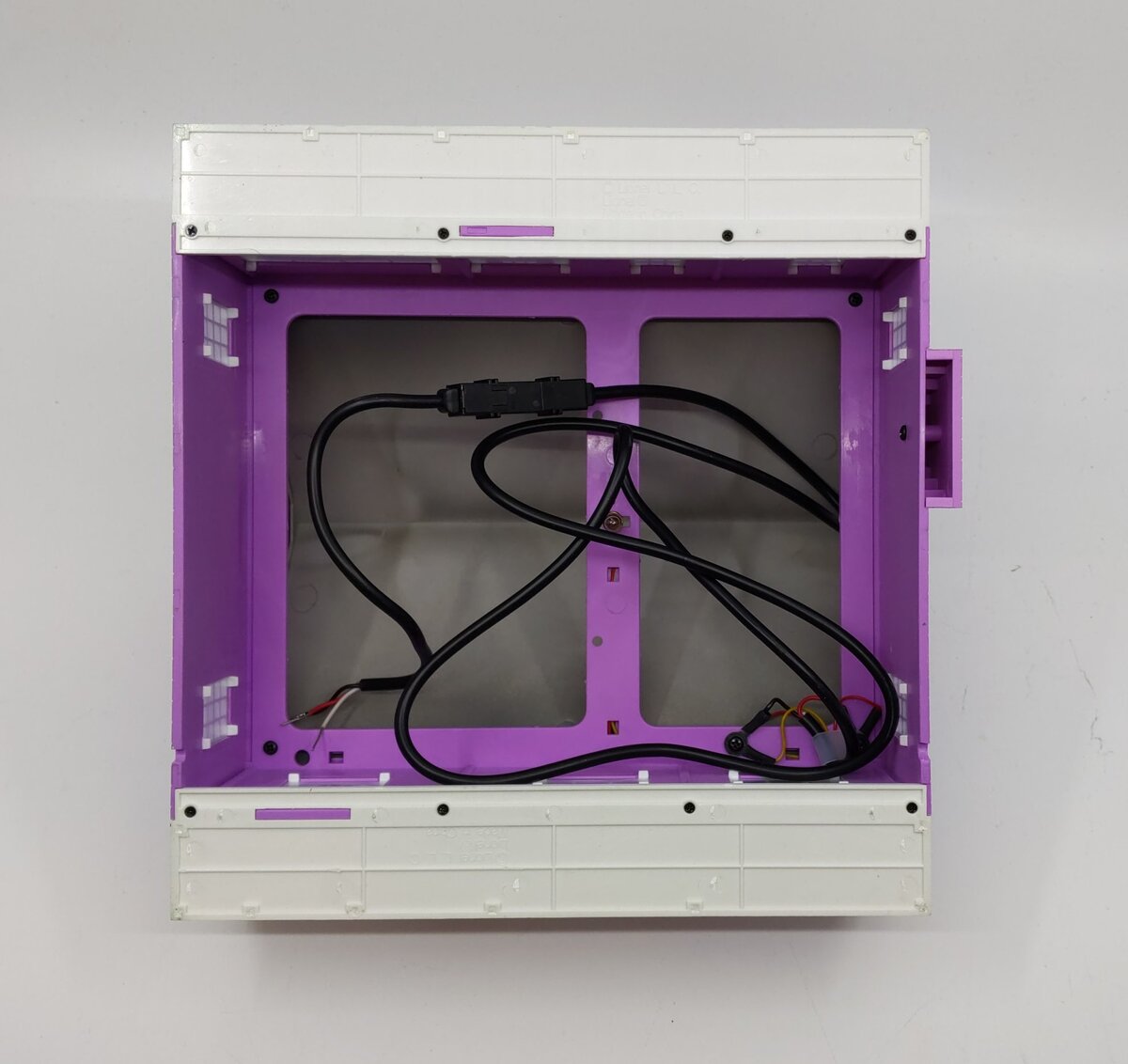 Lionel 6-82009 Suburban House (Purple) w/Interior Lights - Plug-N-Play