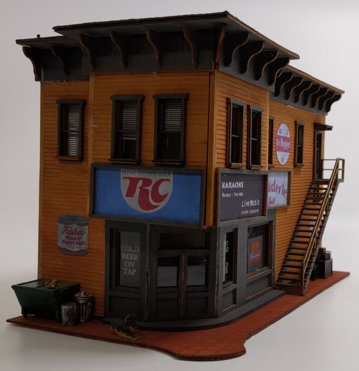 Menards 279-1960 O Gauge Camaraderie Bar & Grill