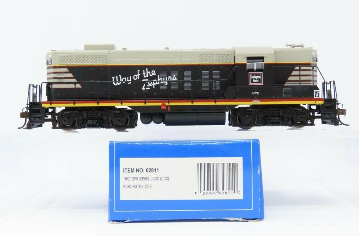 Bachmann 62811 HO Burlington EMD GP9 Diesel Locomotive with DCC #272
