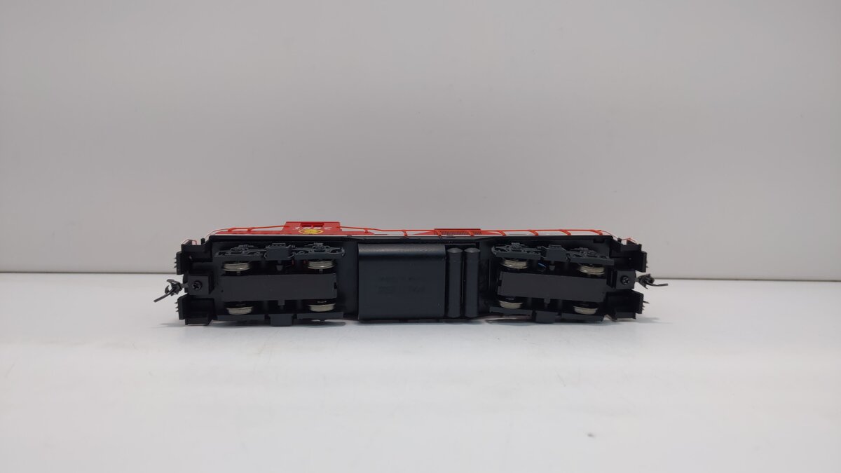 Walthers 931-135 HO Canadian Pacific EMD GP9M Standard DC #1597