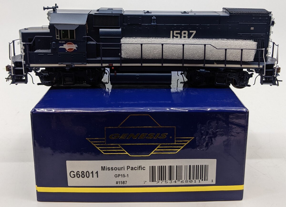 Athearn G68011 HO Scale Missouri Pacific GP15-1 Diesel Locomotive #1587
