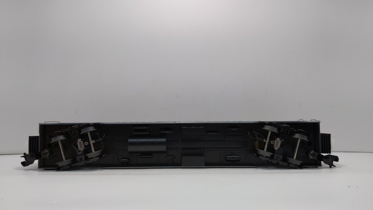 MTH 30-67640 O-27 60' Streamline Coach, EL