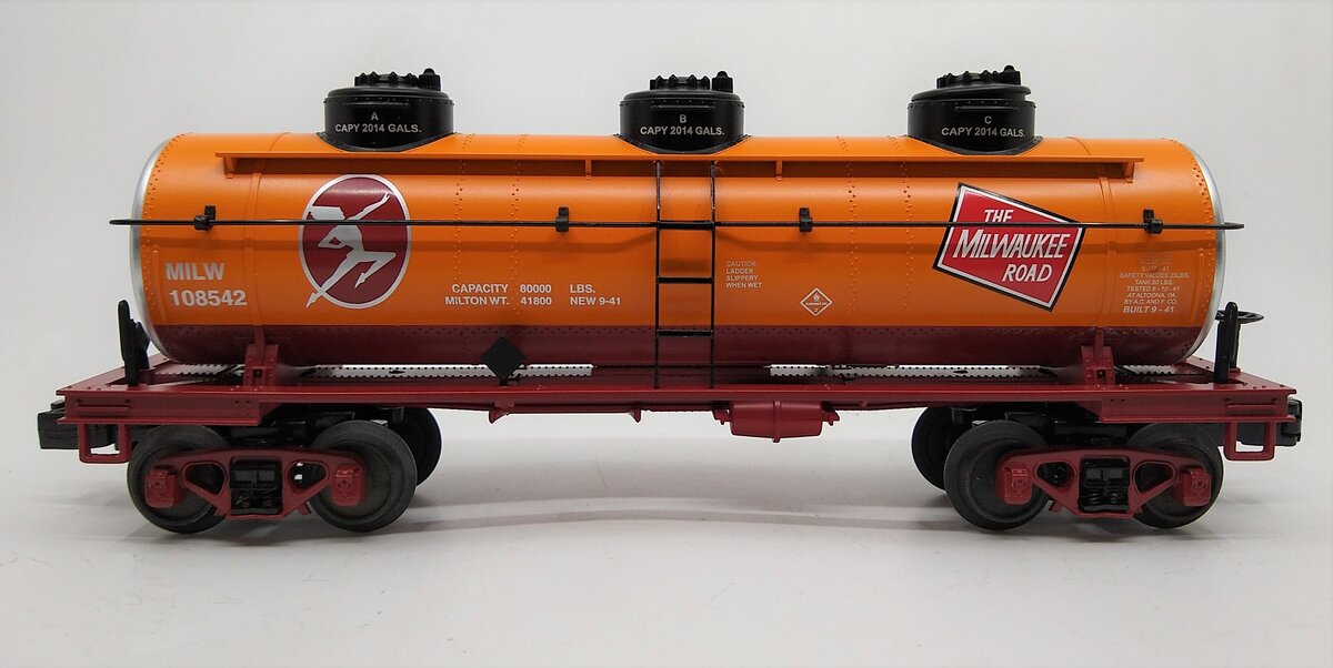 MTH 30-73257 O Gauge Milwaukee Road 3-Dome Tank Car #108542