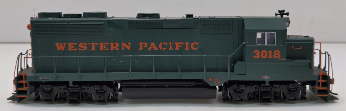 Roundhouse RND23299 HO Scale Western Pacific GP35 Diesel Locomotive #3018