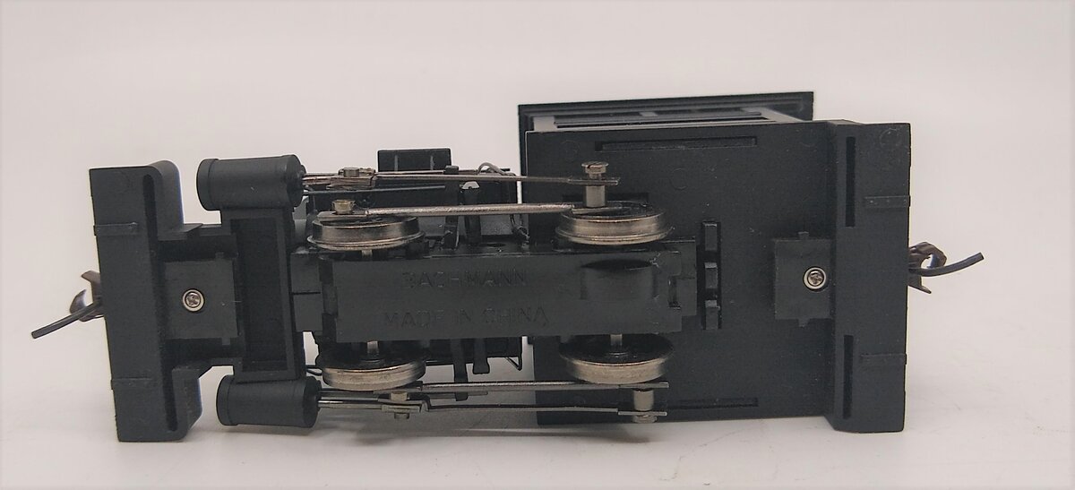Bachmann Spectrum 25399 On30 Painted & Unlettered 0-4-0 Porter Steam Locomotive