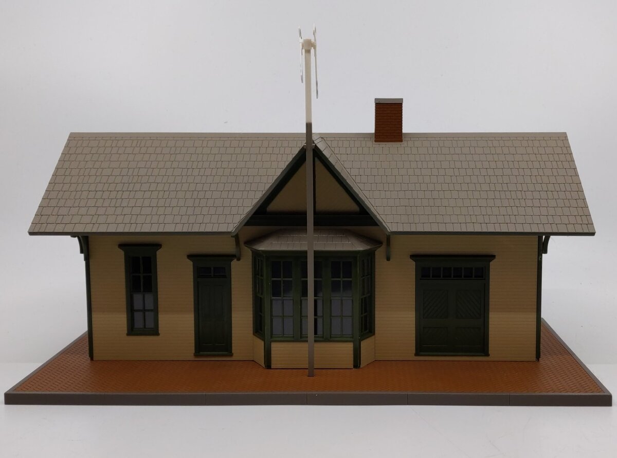 Walthers 933-2707 O Scale Built-Up Golden Valley Depot