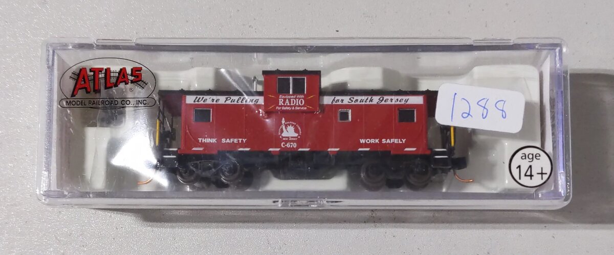 Atlas 30696 N Scale Jersey Central Extended Vision Caboose #C-670