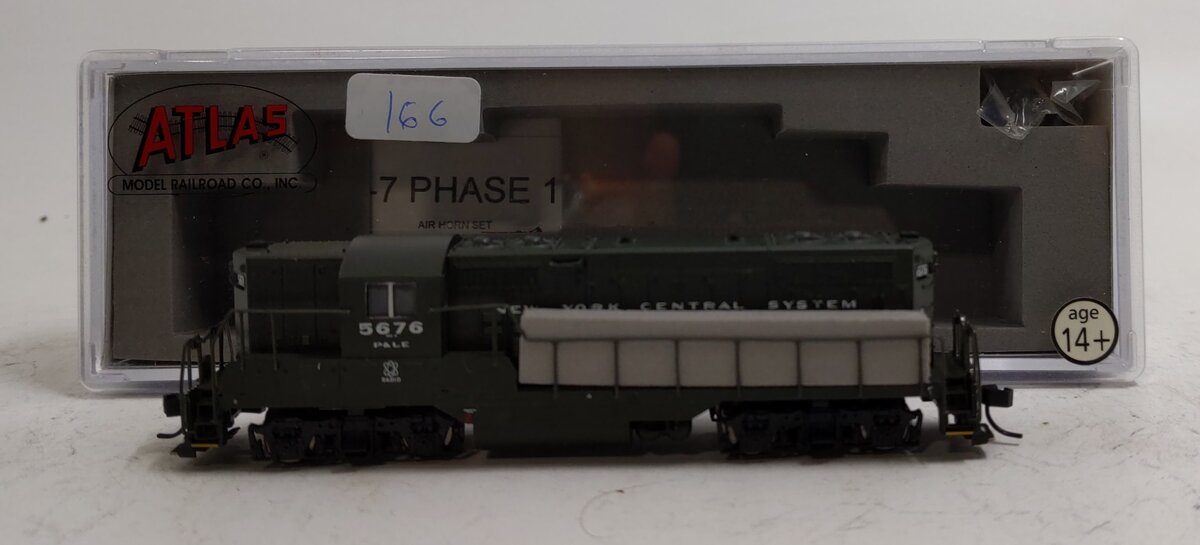 Atlas 48294 N Scale New York Central GP-7 Diesel Locomotive #5676