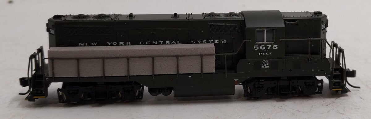 Atlas 48294 N Scale New York Central GP-7 Diesel Locomotive #5676