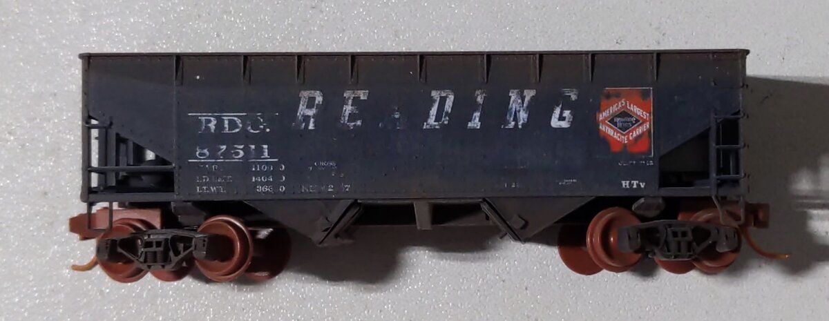 Micro-Trains 05544470 N Weathered Reading 33' 2-Bay Offset Side Hopper #87511
