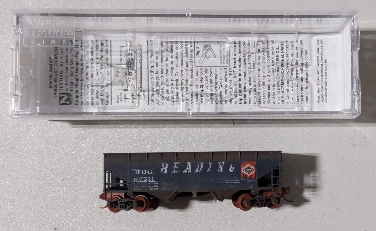 Micro-Trains 05544470 N Weathered Reading 33' 2-Bay Offset Side Hopper #87511