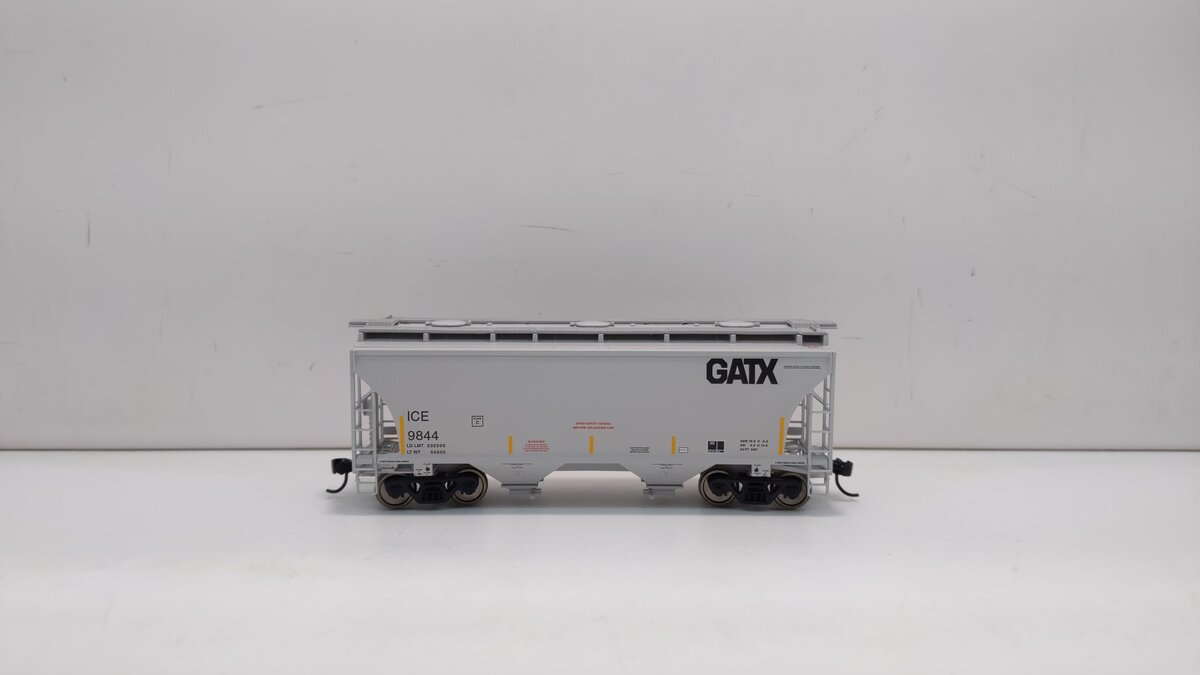 Walthers 910-7560 HO IC&E 39' Trinity 3281 2-Bay Covered Hopper #9844