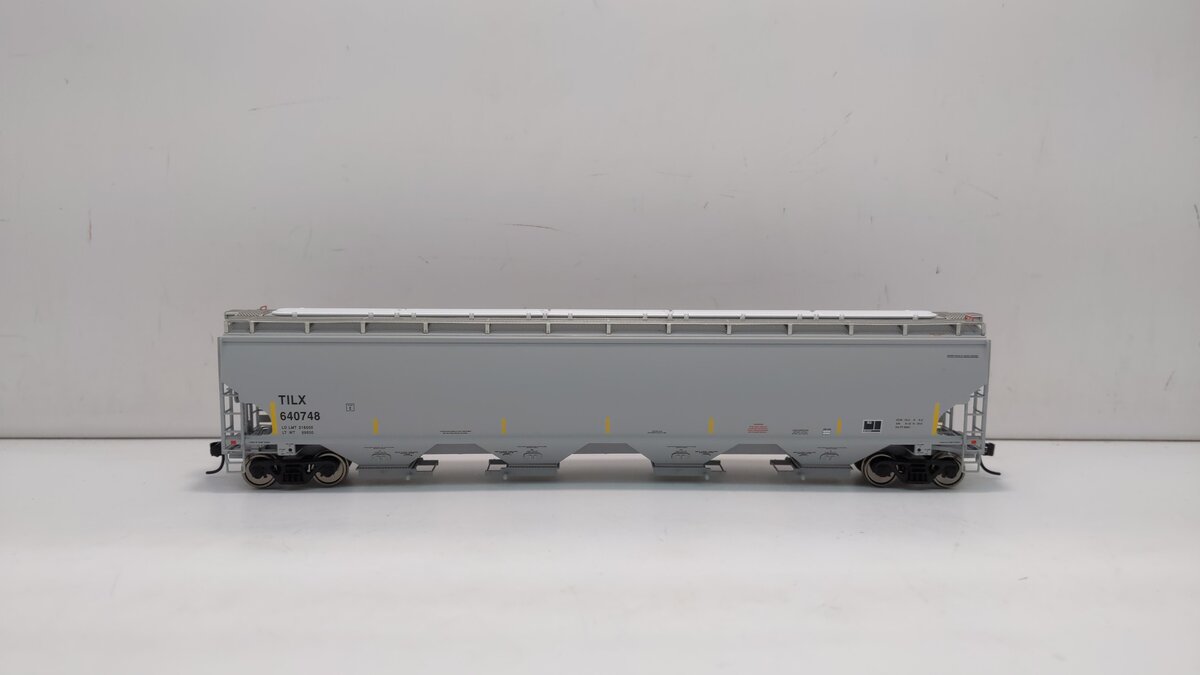 Walthers 920-105866 HO TILX 67' Trinity 6351 4-Bay Covered Hopper RTR #640748