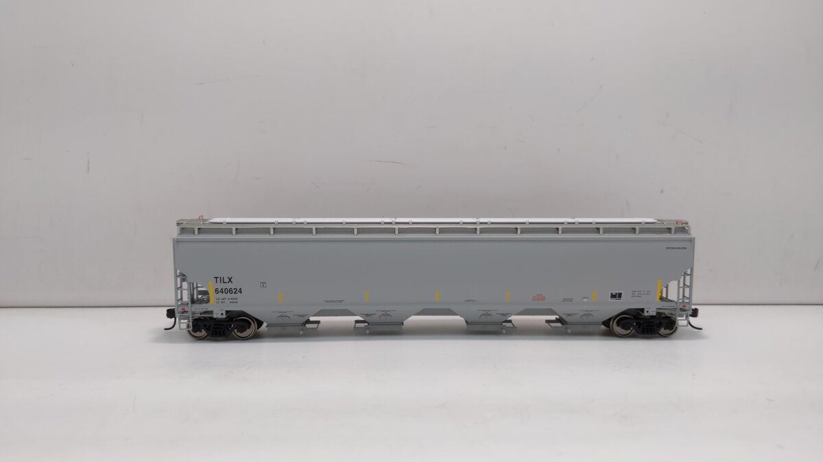 Walthers 920-105863 HO TILX 67' Trinity 6351 4-Bay Covered Hopper RTR #640624