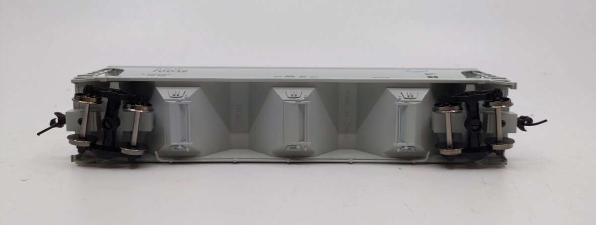 Atlas 1469-1 HO Scale Cotton Belt 3-Bay Covered Centerflow Hopper #70032