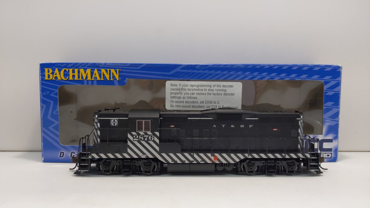 Bachmann 62803 HO Santa Fe Zebra Stripe GP9 w/DCC #2876 – Trainz