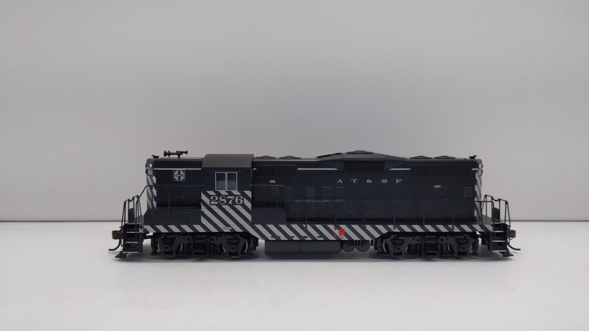 Bachmann 62803 HO Santa Fe Zebra Stripe GP9 w/DCC #2876 – Trainz