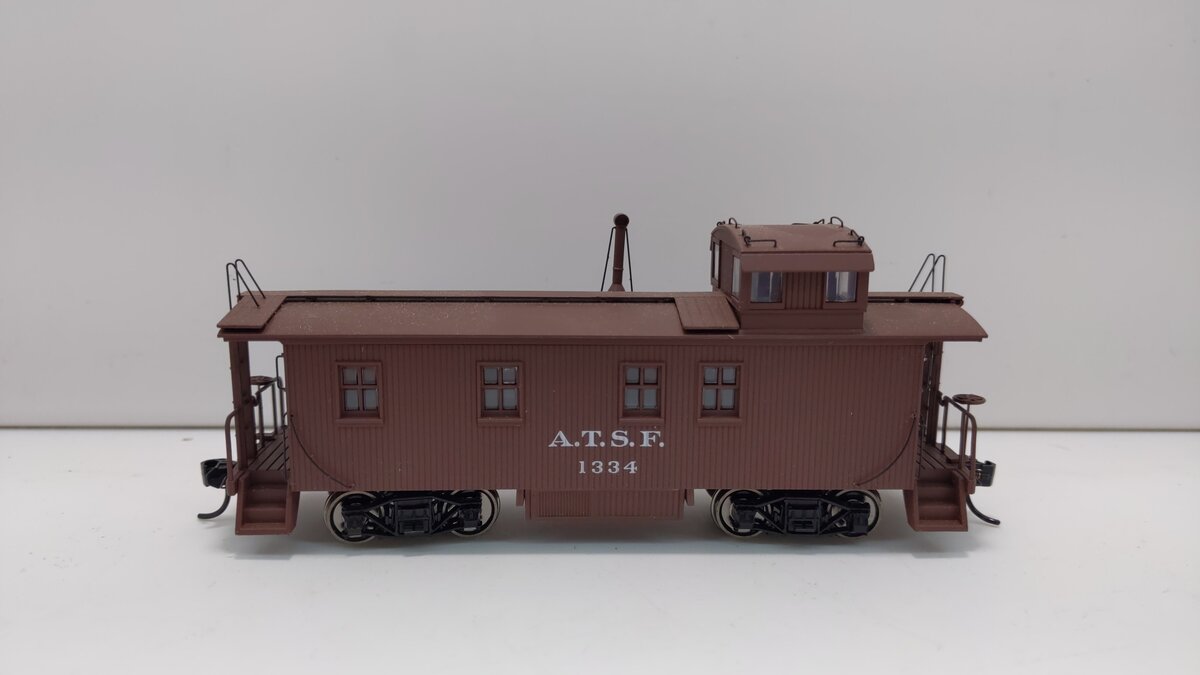 Walthers 920-103201 30' ATSF Cab ATSF #1321
