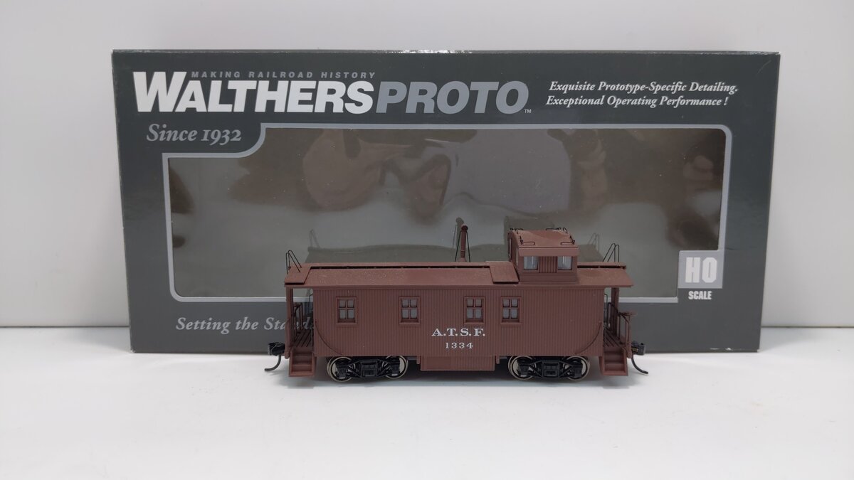 Walthers 920-103201 30' ATSF Cab ATSF #1321