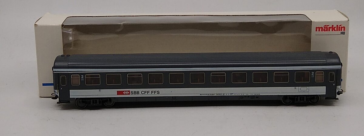 Marklin 4368 HO SBB CFF FFS 2nd Class Passenger Car