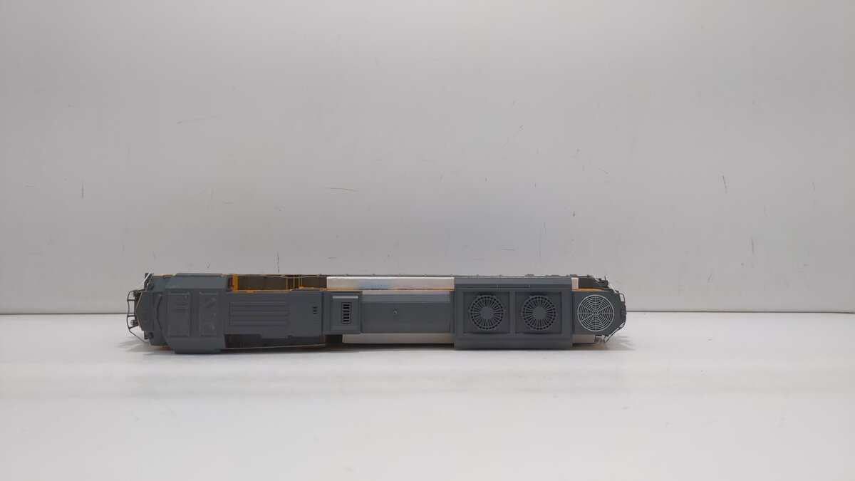 Walthers 910-9811 HO Scale Union Pacific Diesel Locomotive #8799