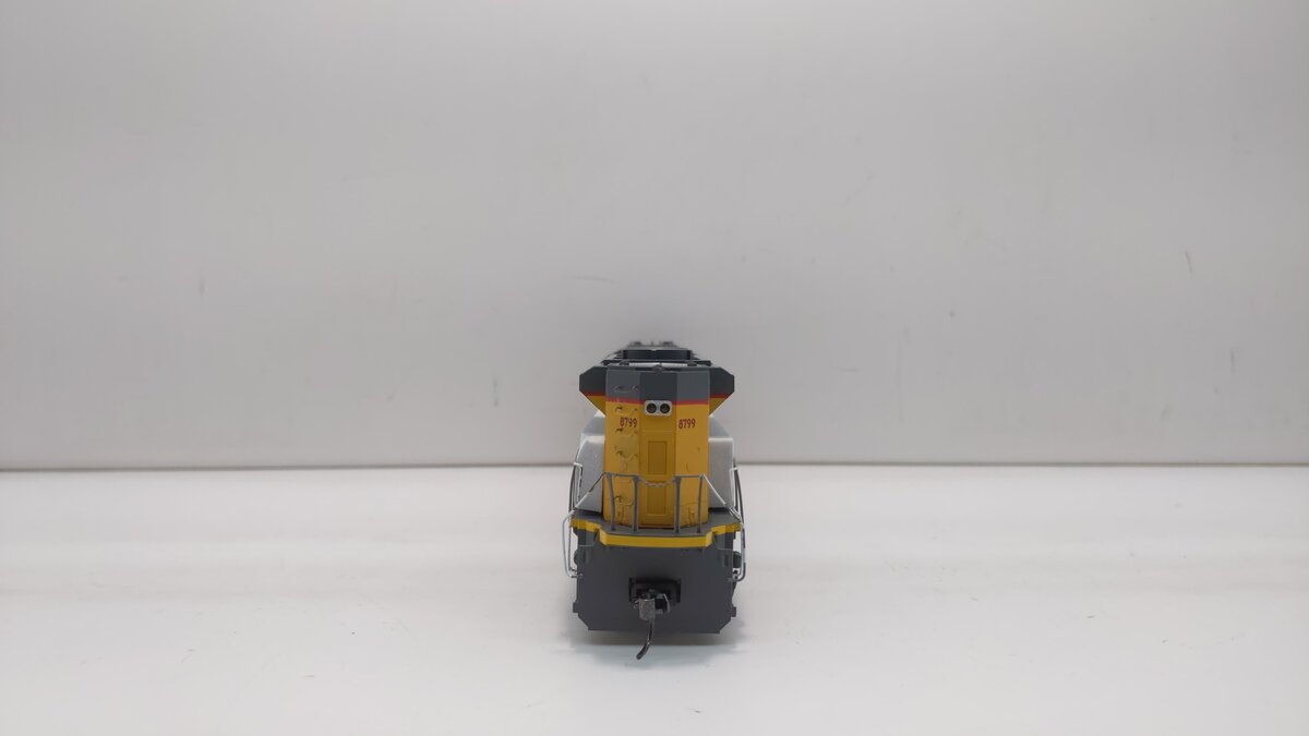Walthers 910-9811 HO Scale Union Pacific Diesel Locomotive #8799