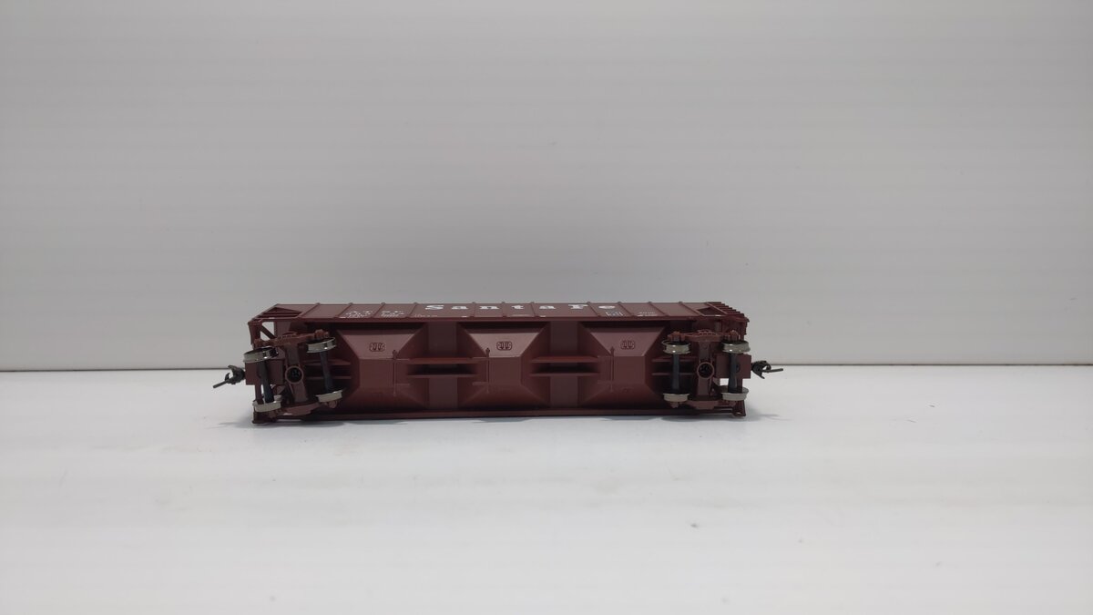 Walthers 910-7454 HO Santa Fe 54' PS 4427 CD 3-Bay Covered Hopper #303134
