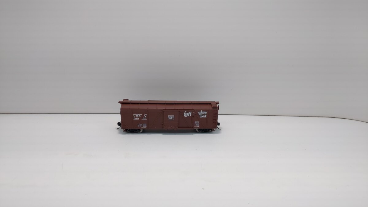 Walthers 910-2202 HO Scale Burlington Route 40' Box Car w/Grain Doors #26335