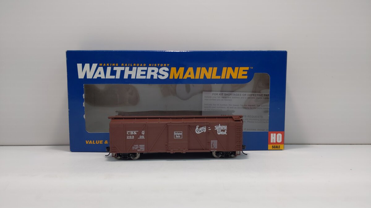 Walthers 910-2202 HO Scale Burlington Route 40' Box Car w/Grain Doors #26335