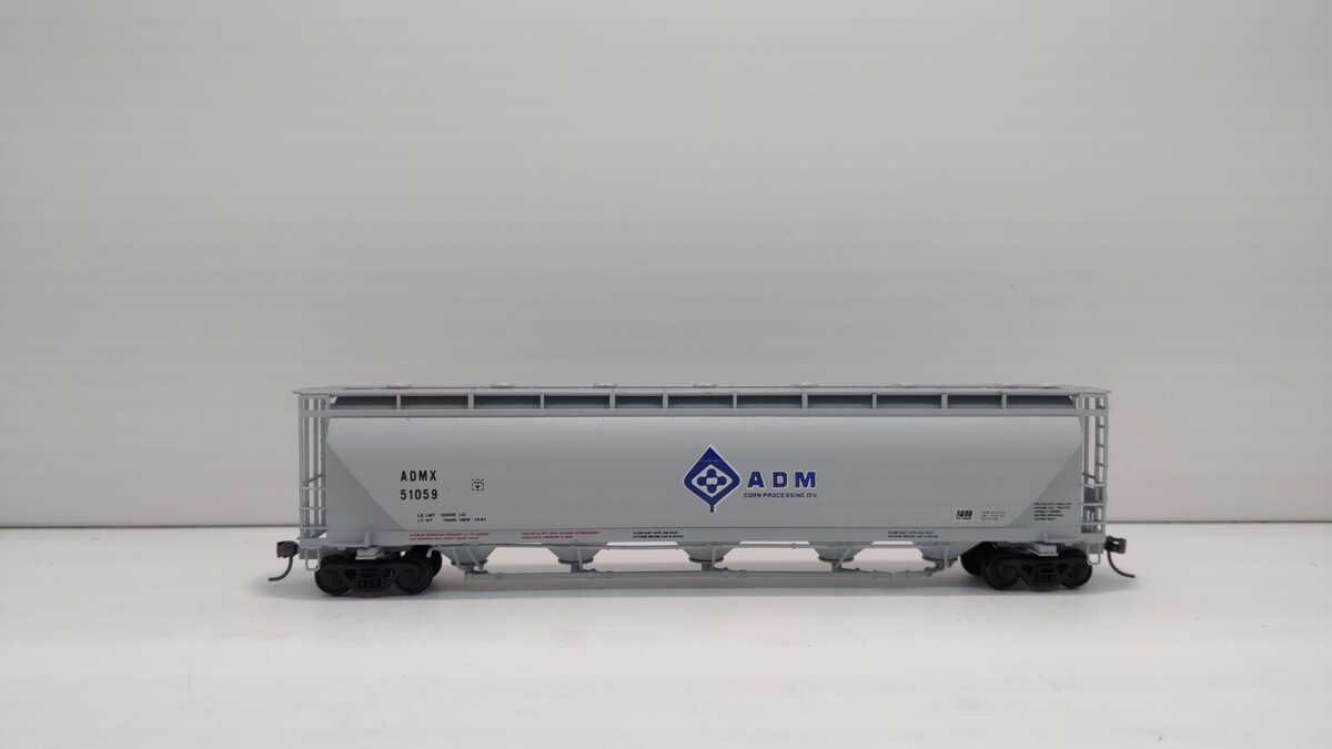Walthers 932-5801 HO Scale ADM Plug Door Covered Hopper Kit #51059
