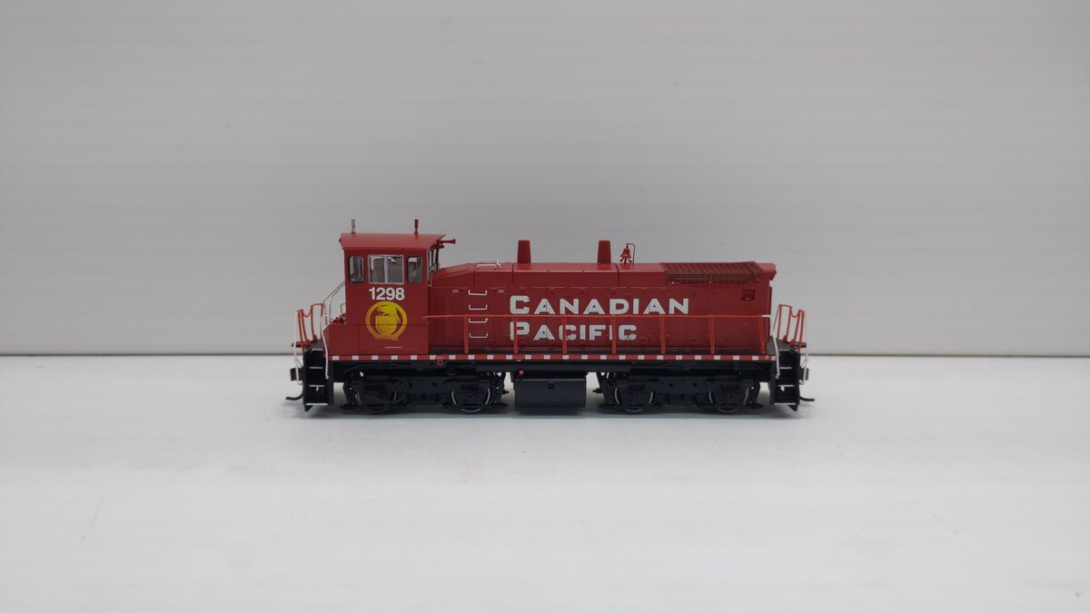Athearn 96661 HO Canadian Pacific Rail RTR SW1500 Diesel Locomotive #1298