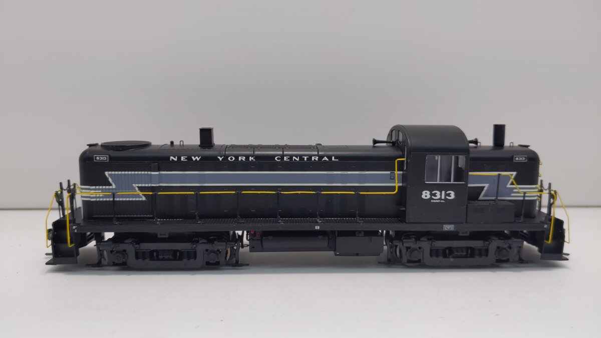 Athearn 96756 HO New York Central Ready to Run RS-3 Diesel Locomotive #8313