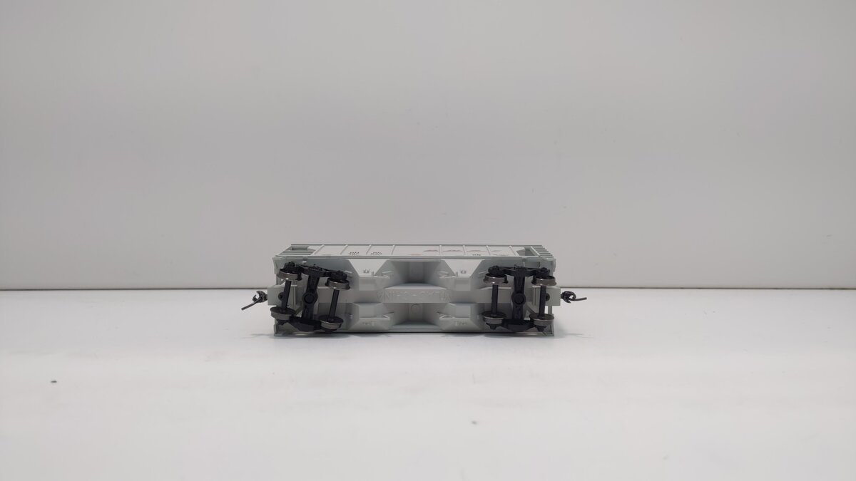 Atlas 20003203 HO Scale Burlington Northern Santa Fe PS-2 Covered Hopper #405648