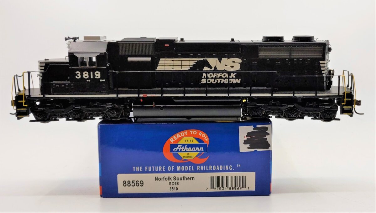 Athearn 88569 HO Scale Norfolk Southern SD38 Diesel Locomotive #3819